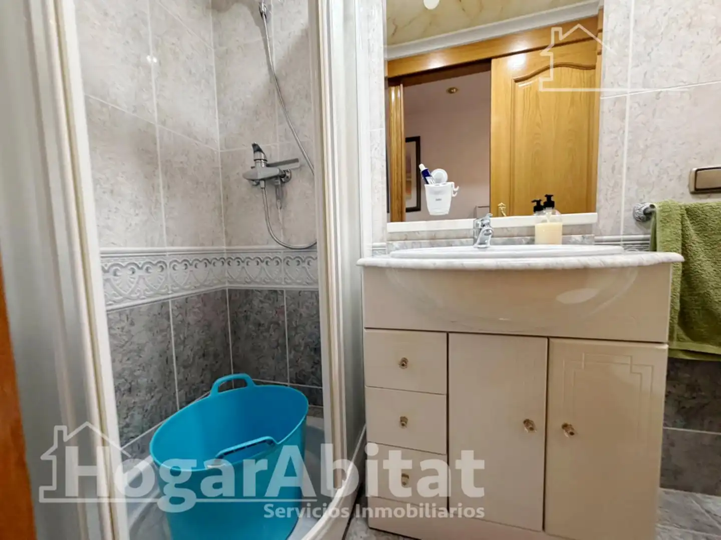 Bathroom of Flat for sale in Torrent  with Air Conditioner, Terrace and Furnished