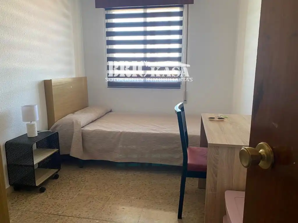 Schlafzimmer von Dachboden zur Miete in Cáceres mit Heizung, Terrasse und Möbliert