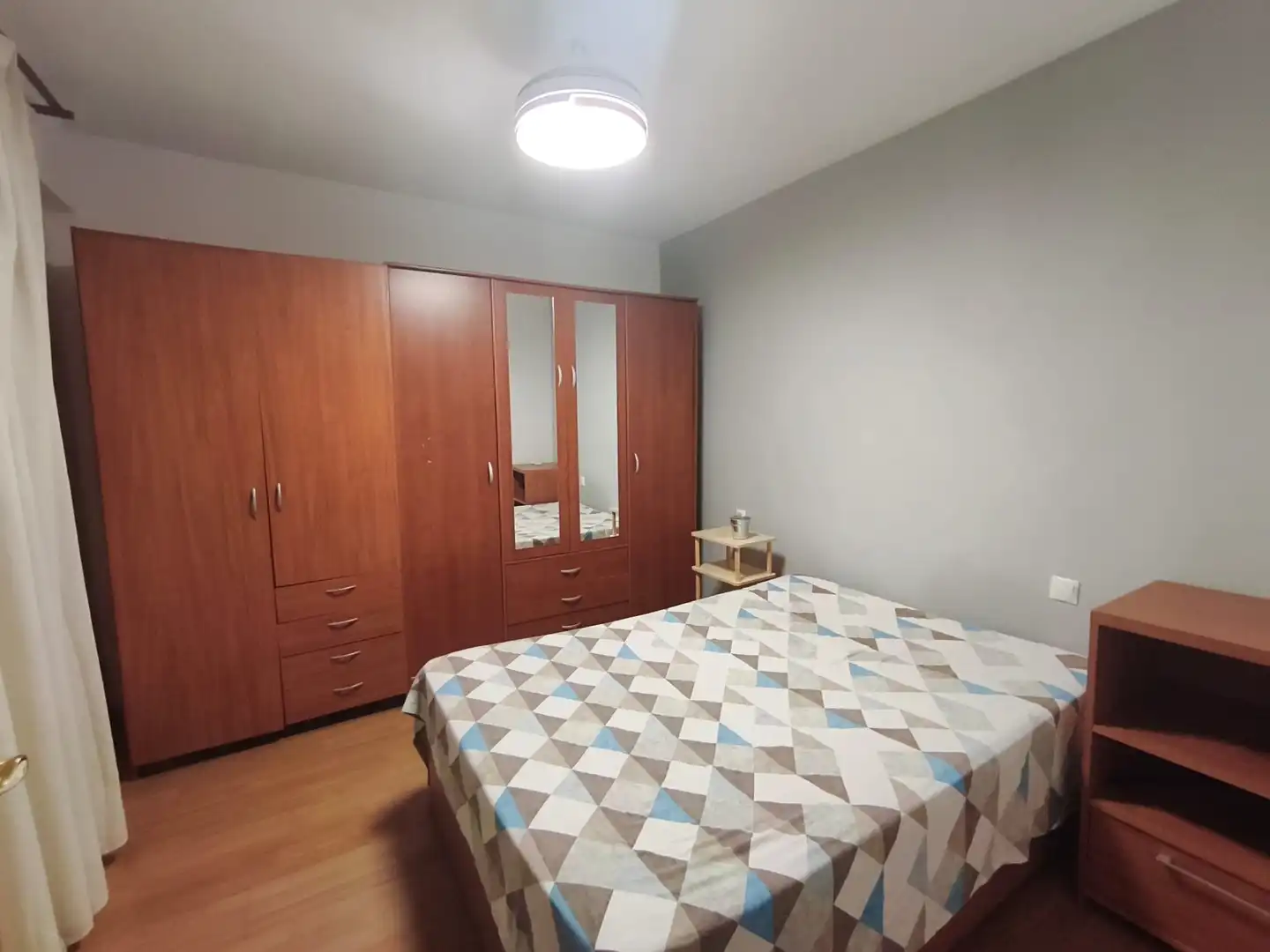Schlafzimmer von Wohnung zum Verkauf in Burjassot mit Parkett, Ofen und Waschmaschine