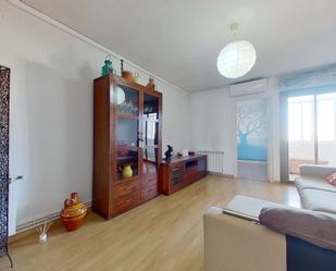 Living room of Flat for sale in Sabadell  with Air Conditioner, Heating and Parquet flooring