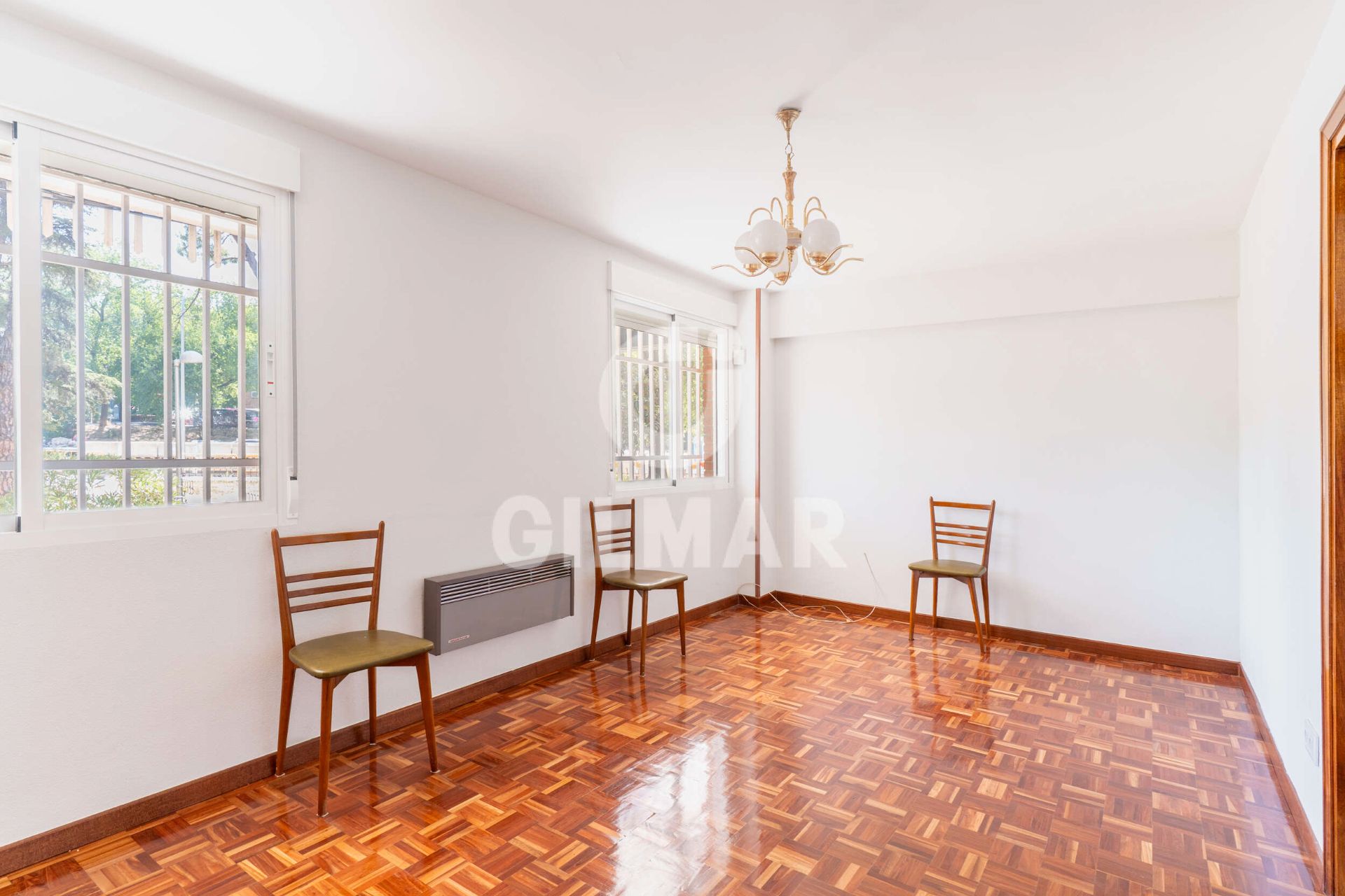 Bedroom of Flat for sale in  Madrid Capital  with Parquet flooring, Terrace and Alarm