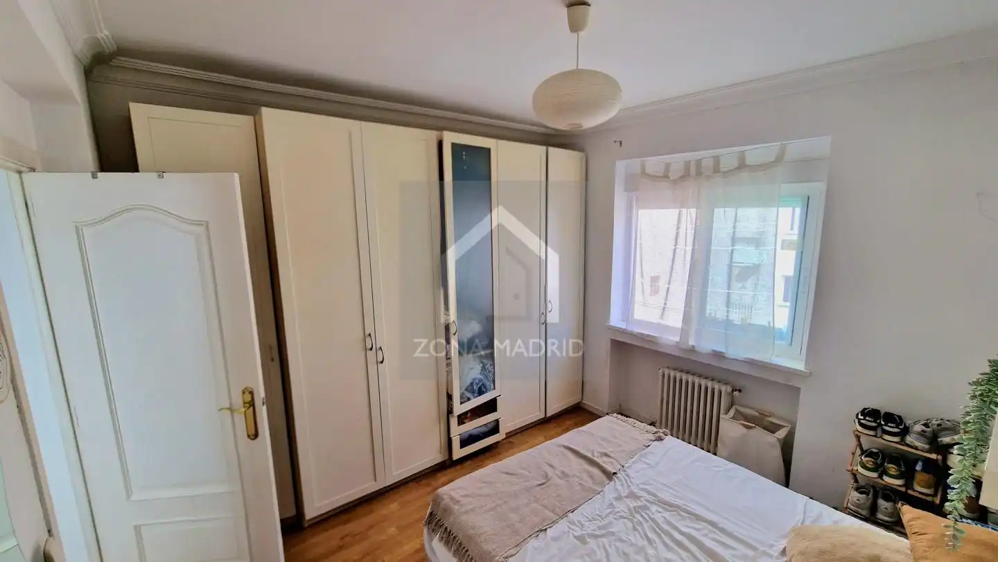 Bedroom of Flat for sale in Madrid  with Furnished
