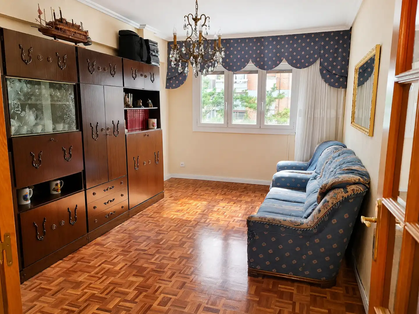 Sala d'estar de Pis en venda en Vitoria - Gasteiz amb Calefacció, Parquet i Terrassa