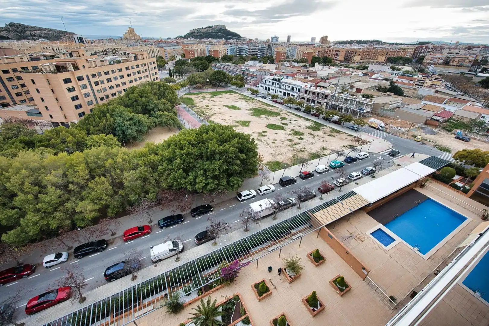 Vista exterior de Àtic en venda en Alicante / Alacant amb Terrassa