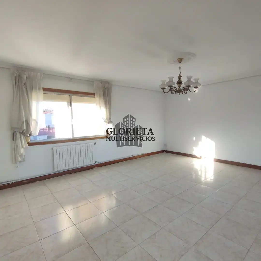 Vista exterior de Piso en venta en Vigo  con Calefacción, Parquet y Terraza
