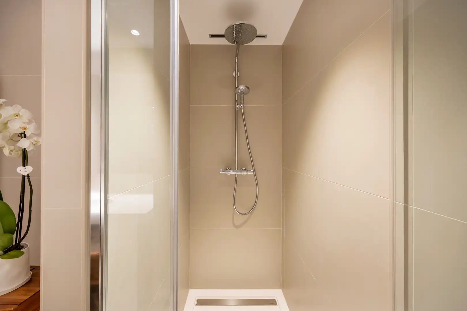 Bany de Apartament de lloguer en Barcelona amb Aire condicionat, Calefacció i Parquet