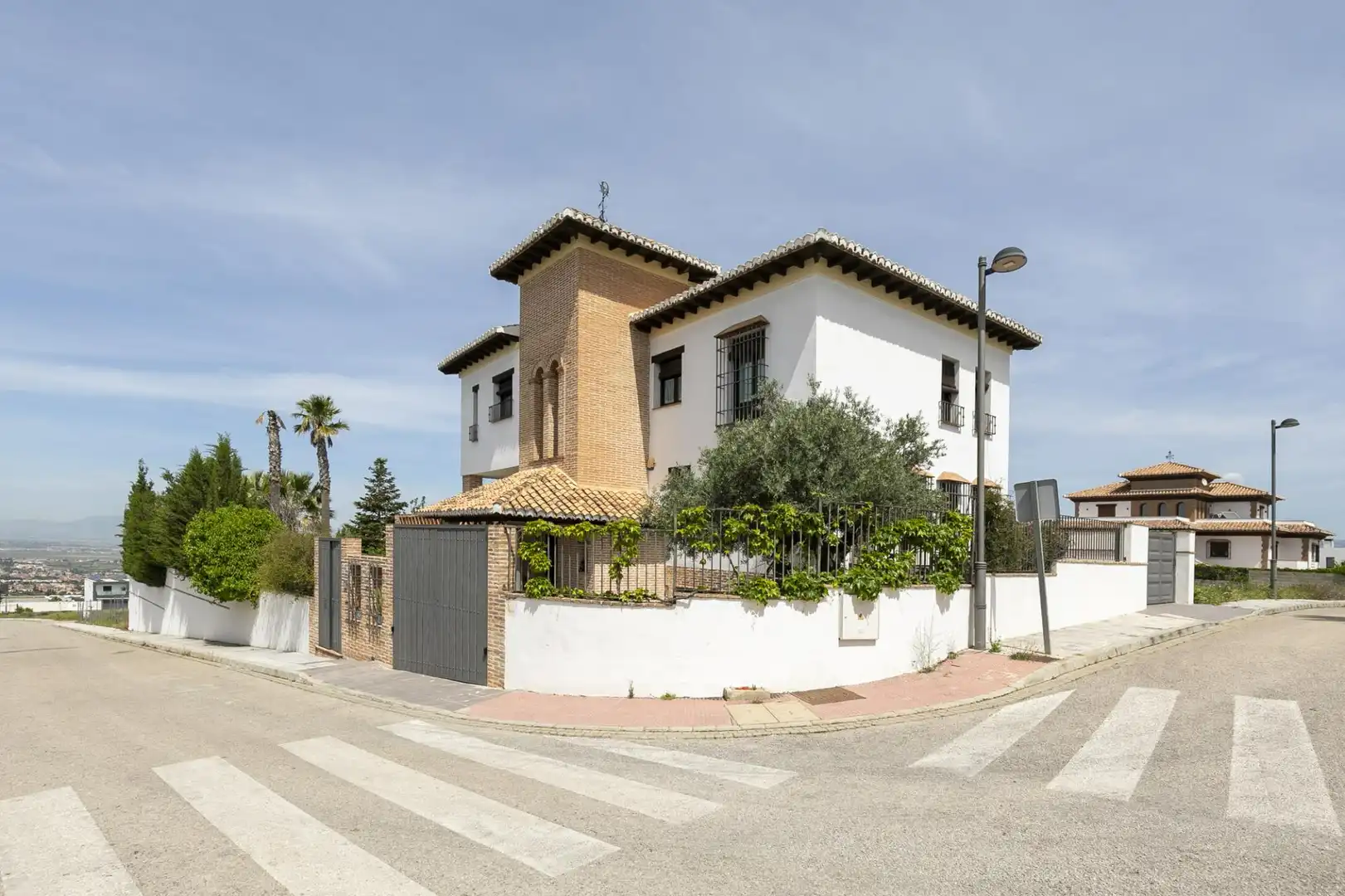 Chalet con piscina en venta en Altos de la Zubia, imagen 2