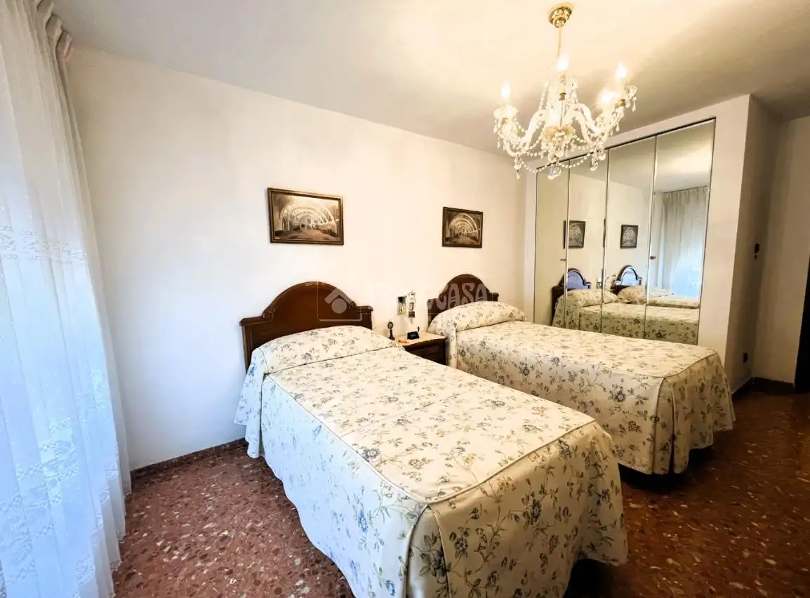 Schlafzimmer von Wohnung zum Verkauf in Zaragoza mit Klimaanlage, Heizung und Balkon