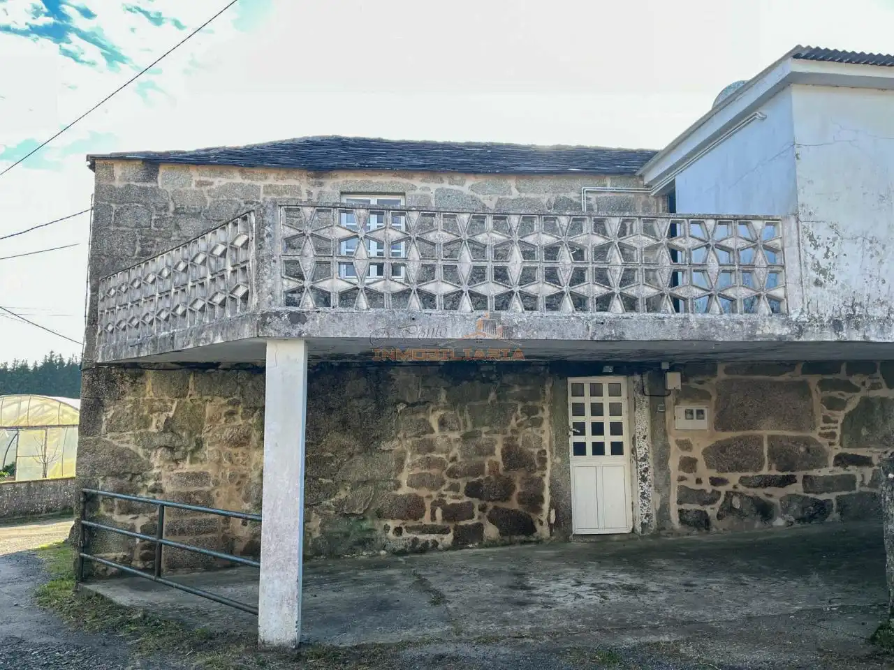 Houses for sale in A Capela