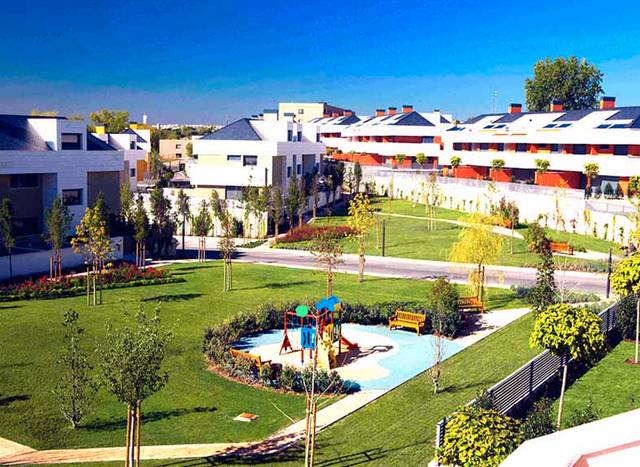 Casa adosada en Alquiler en Calle de San Enrique de Ossó, 471 en Encinar de los Reyes