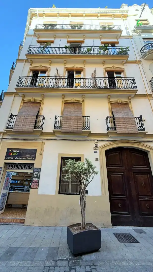 Vista exterior de Local en venta en Valencia con Amueblado