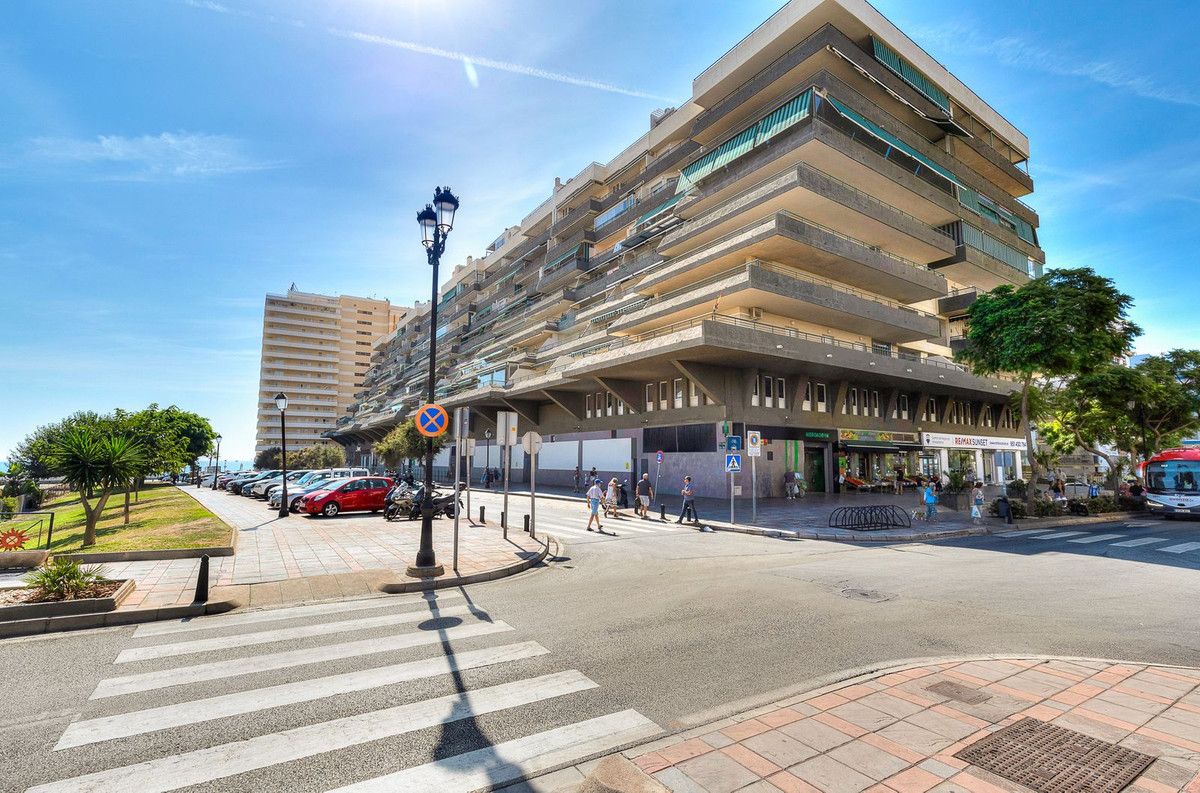 Vista exterior de Àtic en venda en Fuengirola amb Aire condicionat, Calefacció i Terrassa
