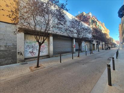 Vista exterior de Local en venda en L'Hospitalet de Llobregat amb Terrassa