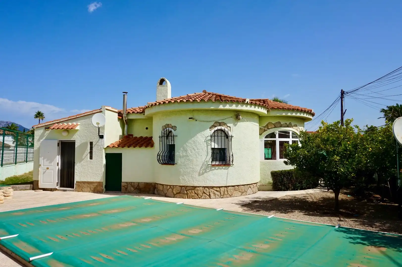 Vista exterior de Casa o xalet en venda en Mont-roig del Camp amb Calefacció, Jardí privat i Traster