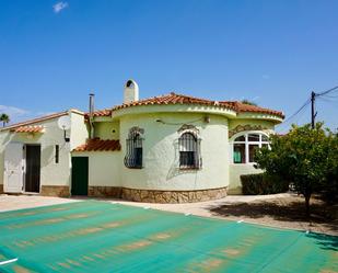 Vista exterior de Casa o xalet en venda en Mont-roig del Camp amb Piscina