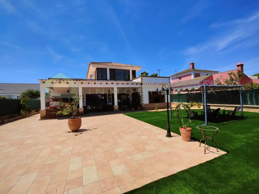 Villa mit Pool zum Verkauf in Lepe, imagen 2