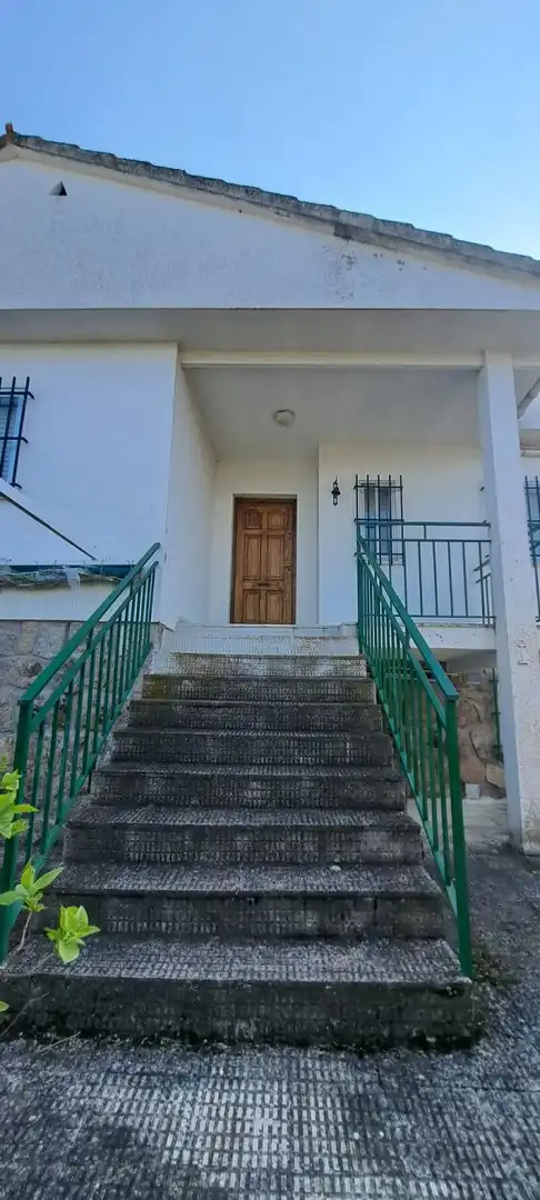 Vista exterior de Casa o xalet en venda en Valdemorillo amb Calefacció