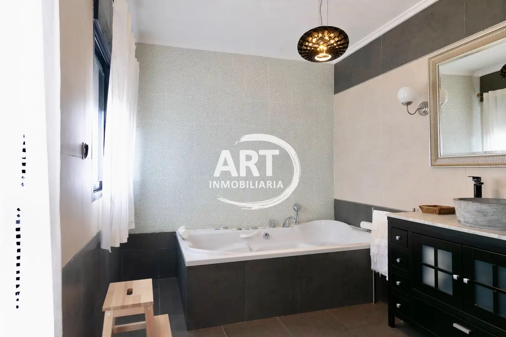 Bathroom of Houses for sale in L'Eliana  with Air Conditioner, Heating and Terrace
