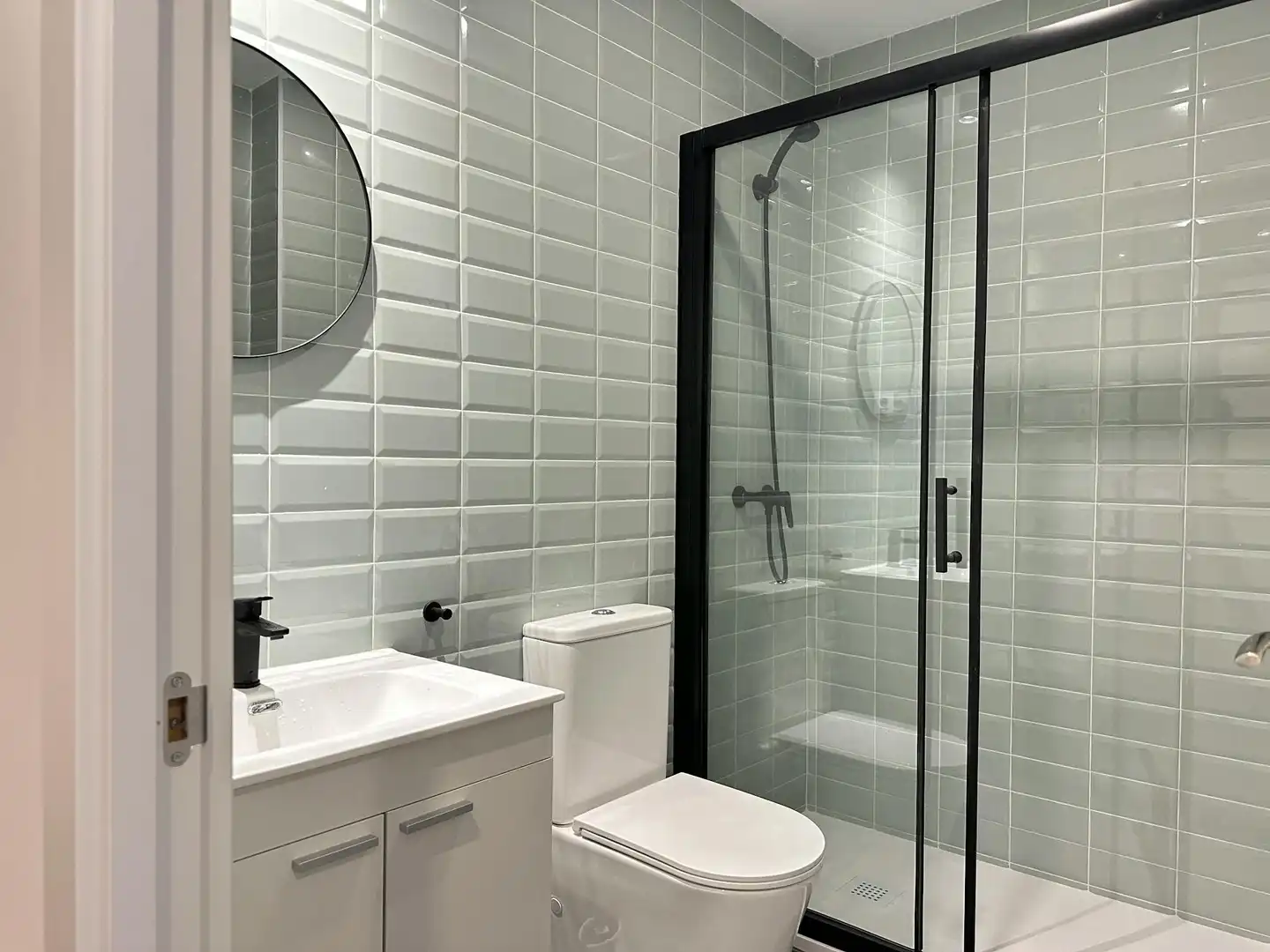 Bathroom of Flat for rent in Madrid  with Heating, Furnished and Washing machine