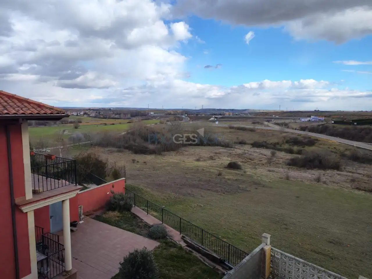 Casa adosada en venda en Valdefresno amb Calefacció, Jardí privat i Parquet