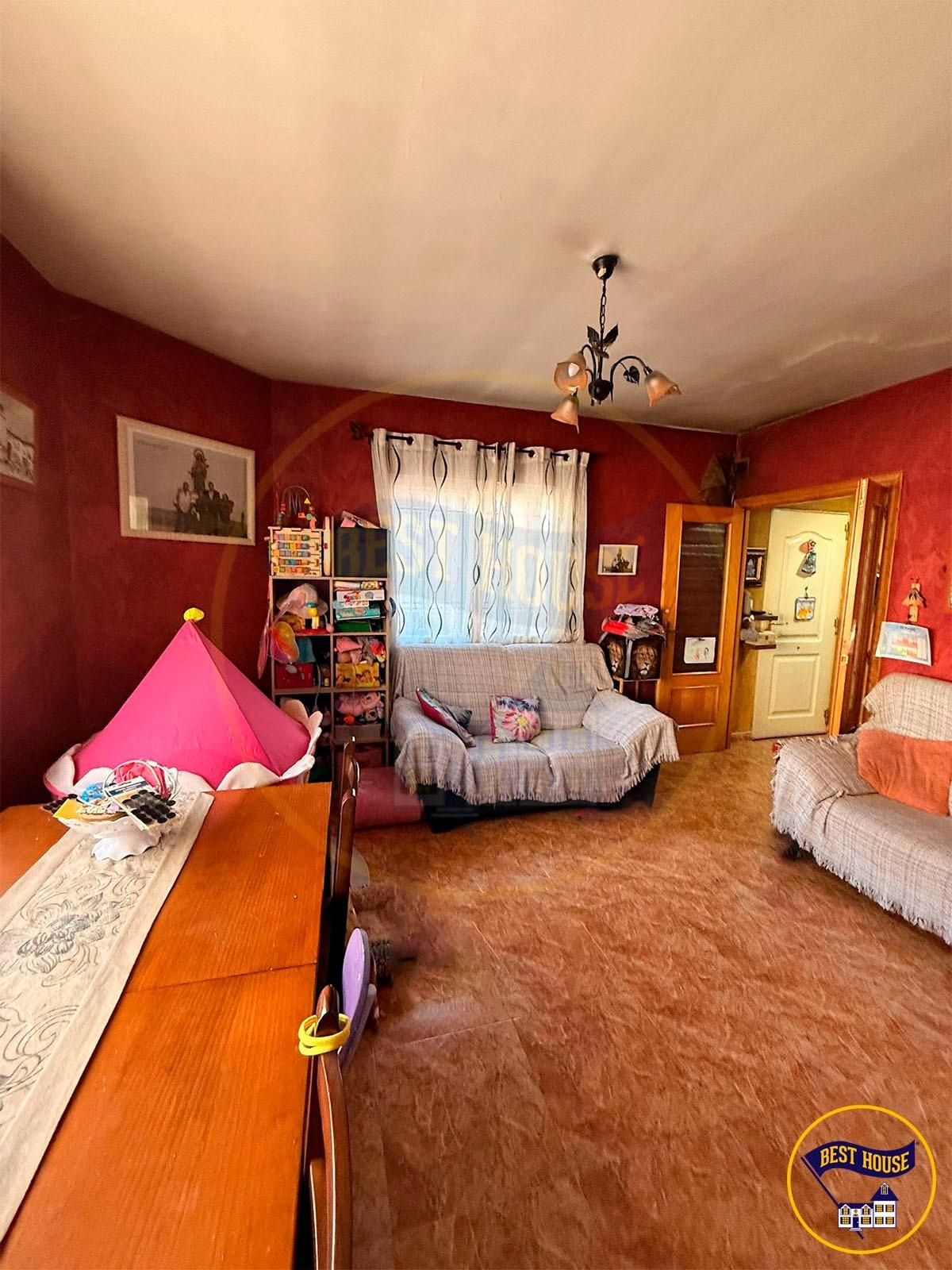 Dormitori de Casa adosada en venda en Iniesta amb Calefacció