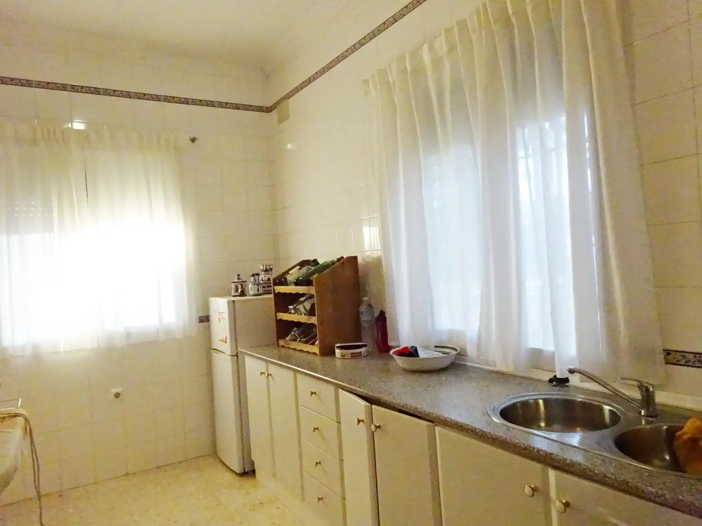 Kitchen of Houses for sale in Sanlúcar la Mayor  with Air Conditioner, Private garden and Storage room