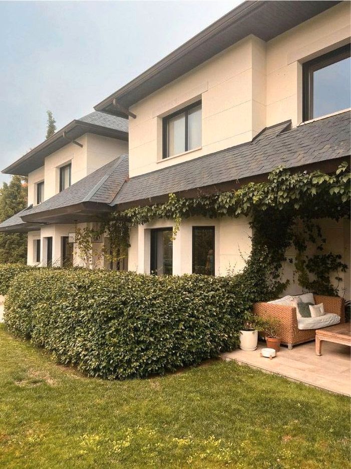 Vista exterior de Casa o xalet de lloguer en  Madrid Capital amb Aire condicionat, Calefacció i Jardí privat