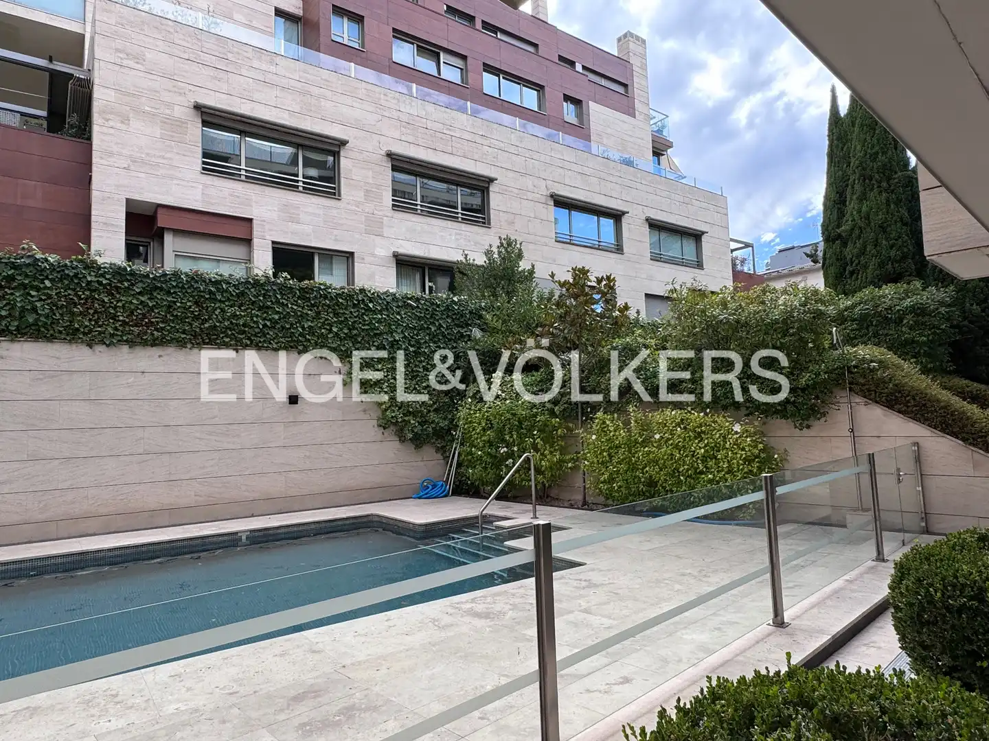 Außenansicht von Wohnung zur Miete in Madrid mit Klimaanlage, Heizung und Terrasse