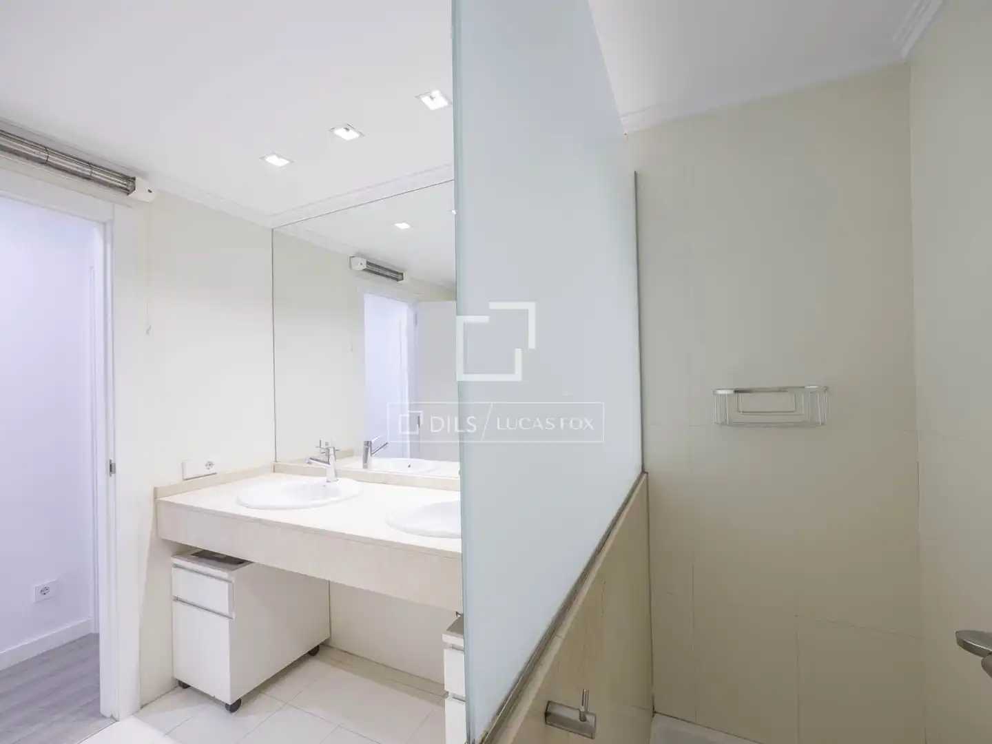 Badezimmer von Wohnung zur Miete in Valencia mit Klimaanlage, Heizung und Parkett