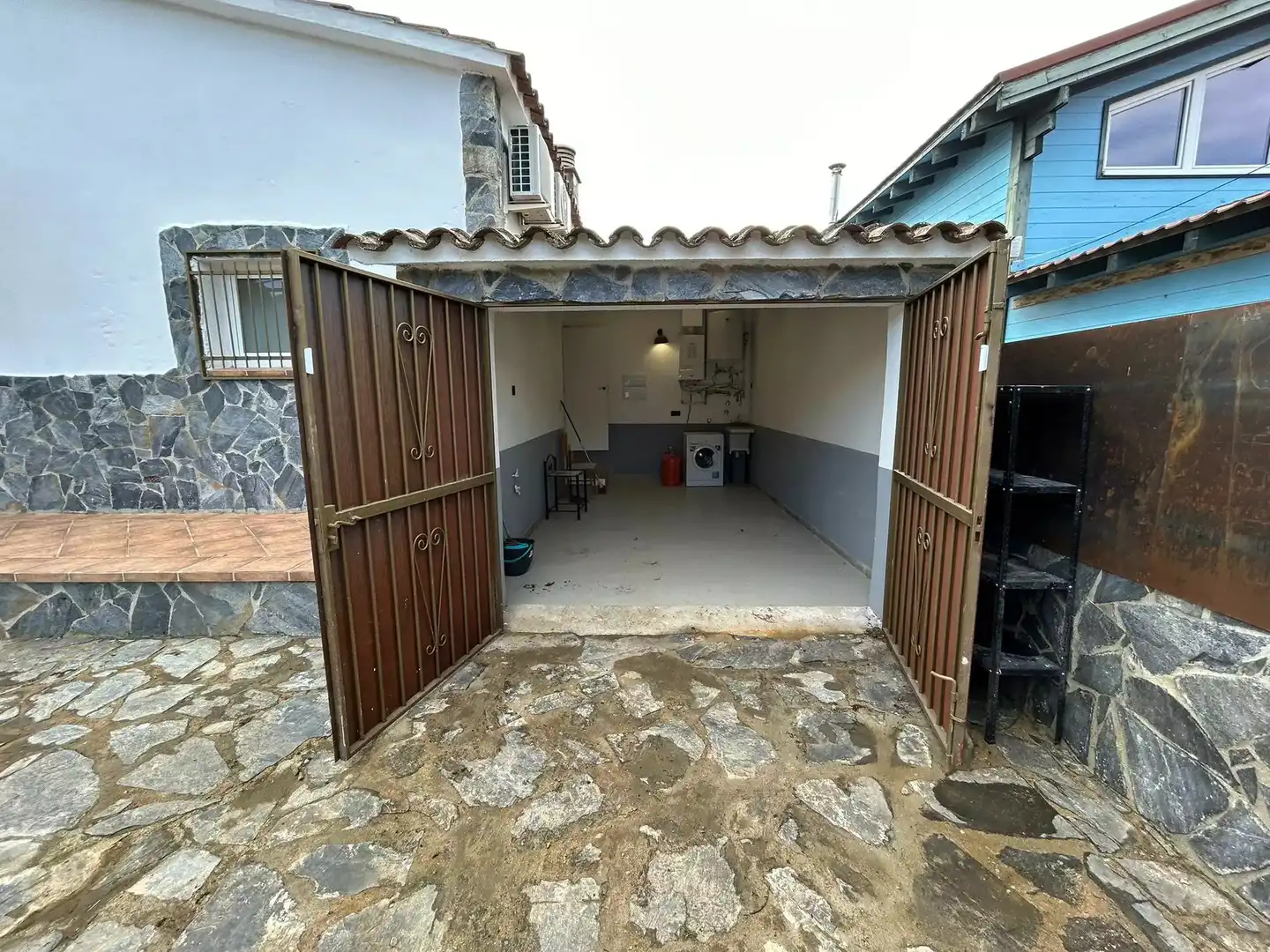 Aparcament de Casa o xalet en venda en Roses amb Aire condicionat, Calefacció i Jardí privat