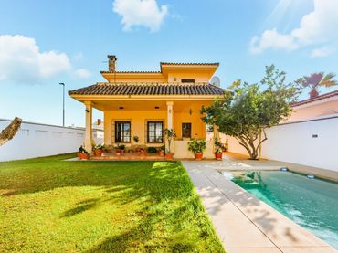 Xalet amb piscina en venda a Núcleo urbano
