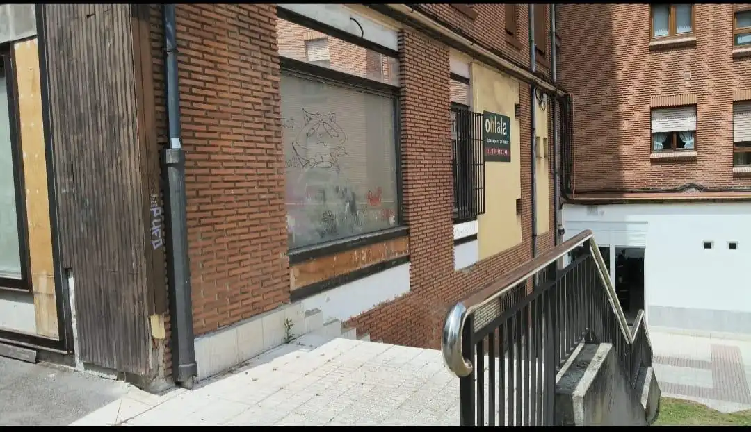 Gewerbefläche zum Verkauf in Calle Cabruñana, imagen 3