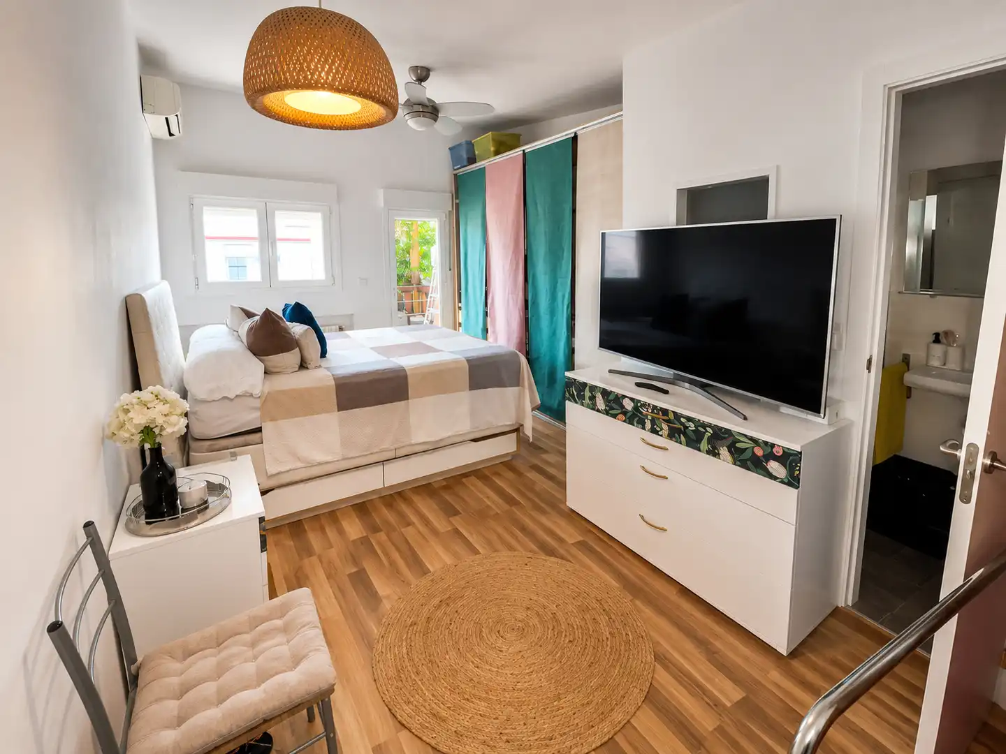 Habitación de Dúplex en venta en Madrid con Aire acondicionado, Calefacción y Jardín privado
