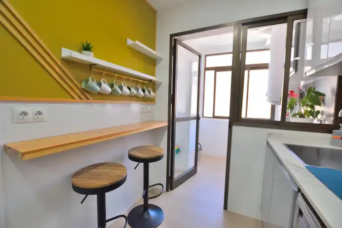 Cuina de Pis en venda en Ronda amb Aire condicionat, Terrassa i Balcó