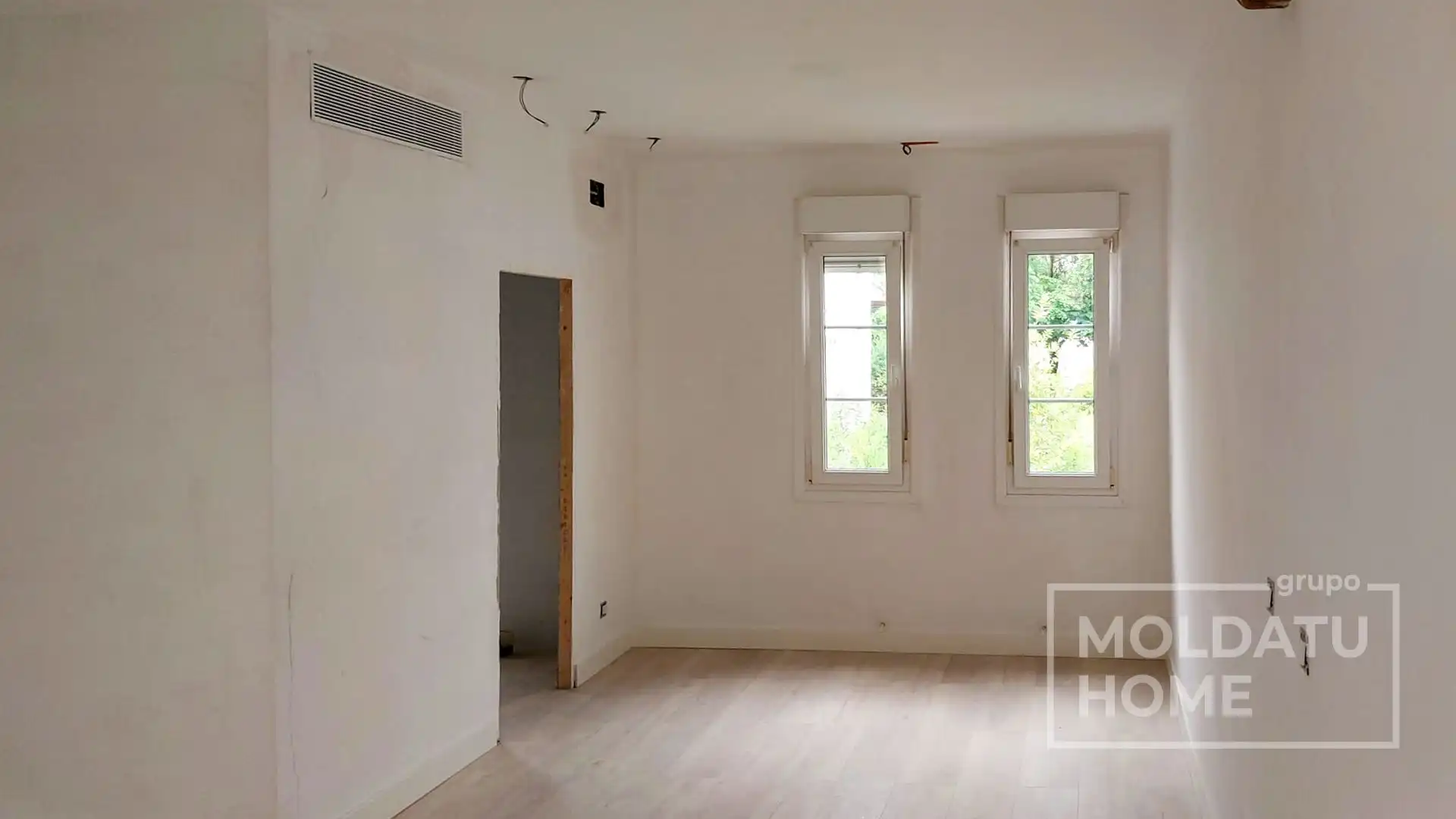 Wohnzimmer von Einfamilien-Reihenhaus zum Verkauf in Bilbao  mit Klimaanlage, Heizung und Privatgarten