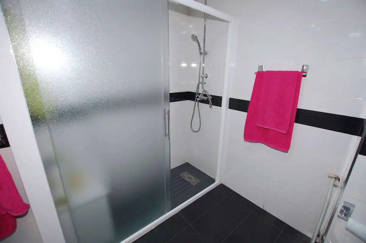 Bany de Àtic en venda en Granada amb Aire condicionat, Calefacció i Terrassa