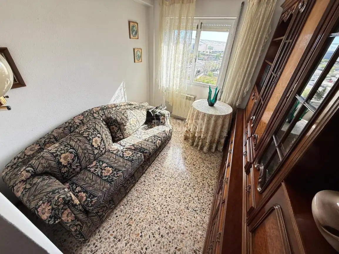 Sala de estar de Piso en venta en Zaragoza con Calefacción, Trastero y Balcón