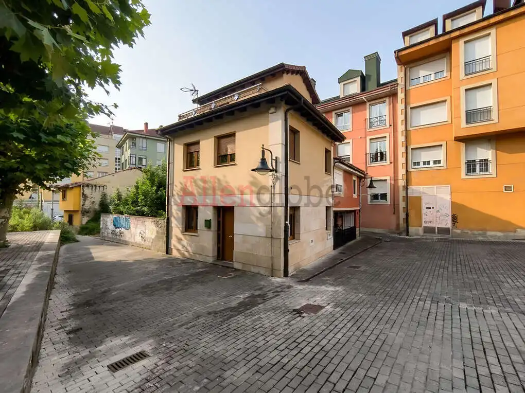 Vista exterior de Piso en venta en Mieres (Asturias) con Calefacción, Terraza y Balcón