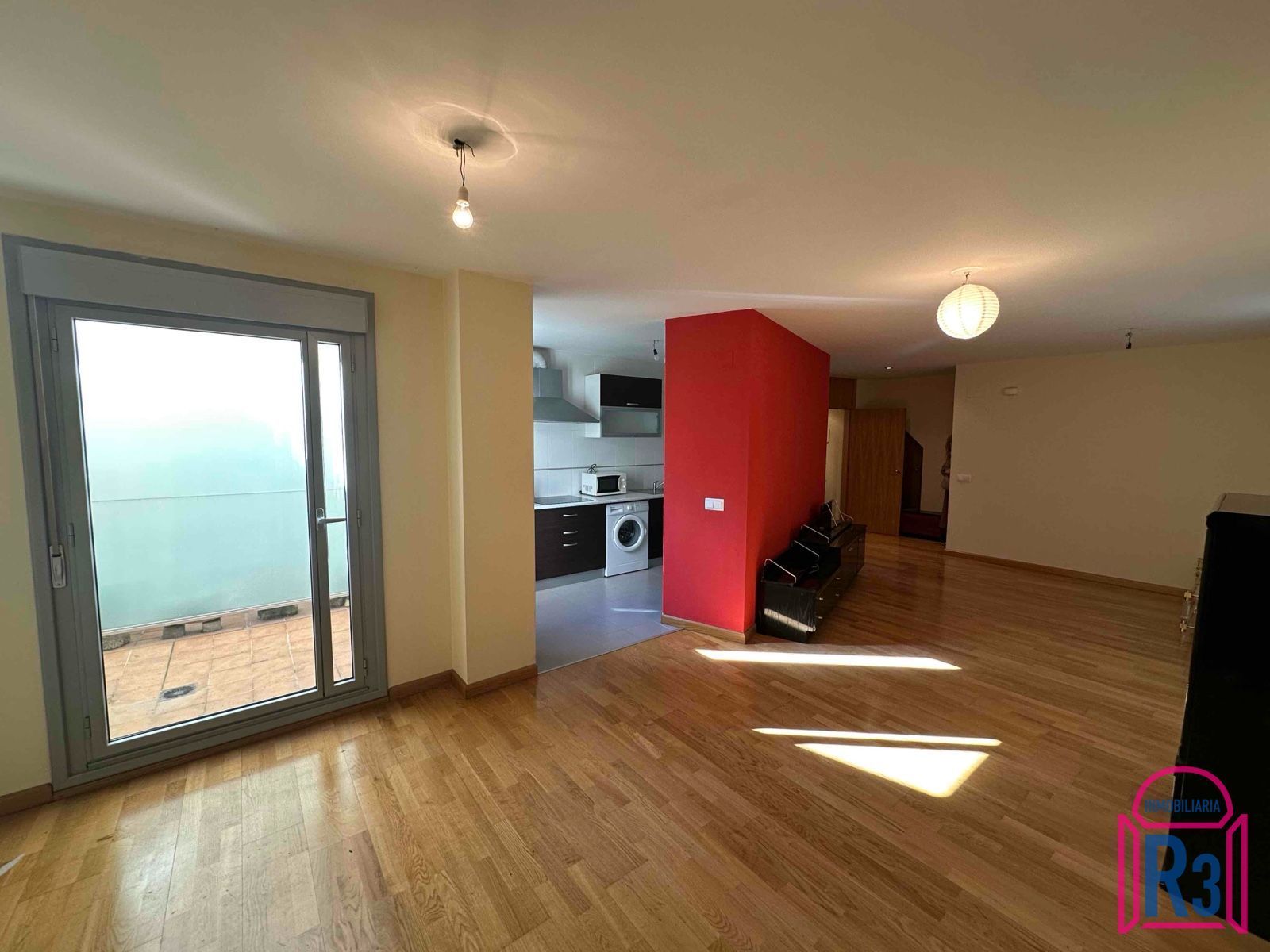 Vista exterior de Apartament en venda en León Capital  amb Calefacció, Terrassa i Traster