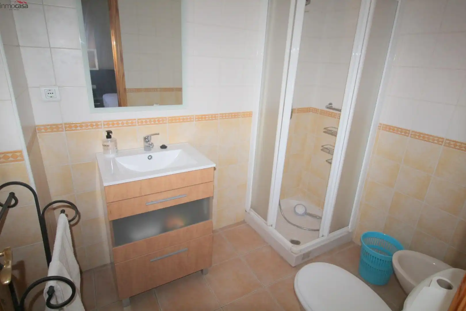 Baño de Piso de alquiler en Armilla con Aire acondicionado, Jardín privado y Amueblado