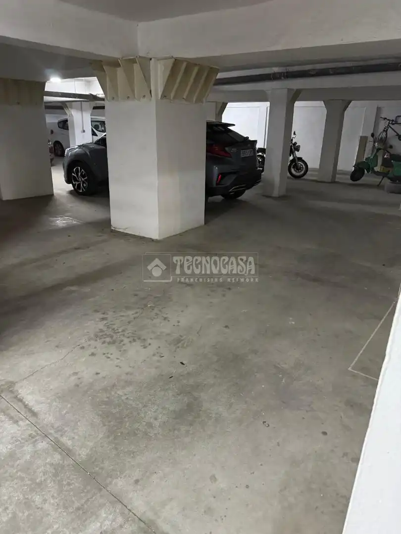 Parkplatz von Garage zum Verkauf in Almería