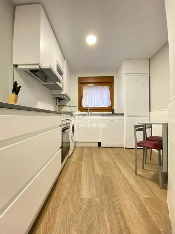 Ground floor for rent in San Nicolás, Plaza Mayor - San Agustín