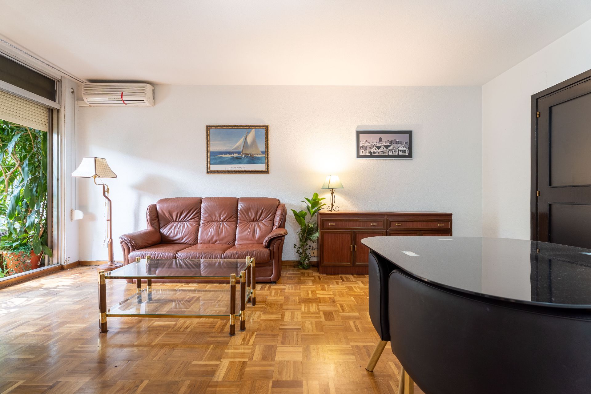 Living room of Flat to rent in  Madrid Capital  with Air Conditioner, Heating and Parquet flooring