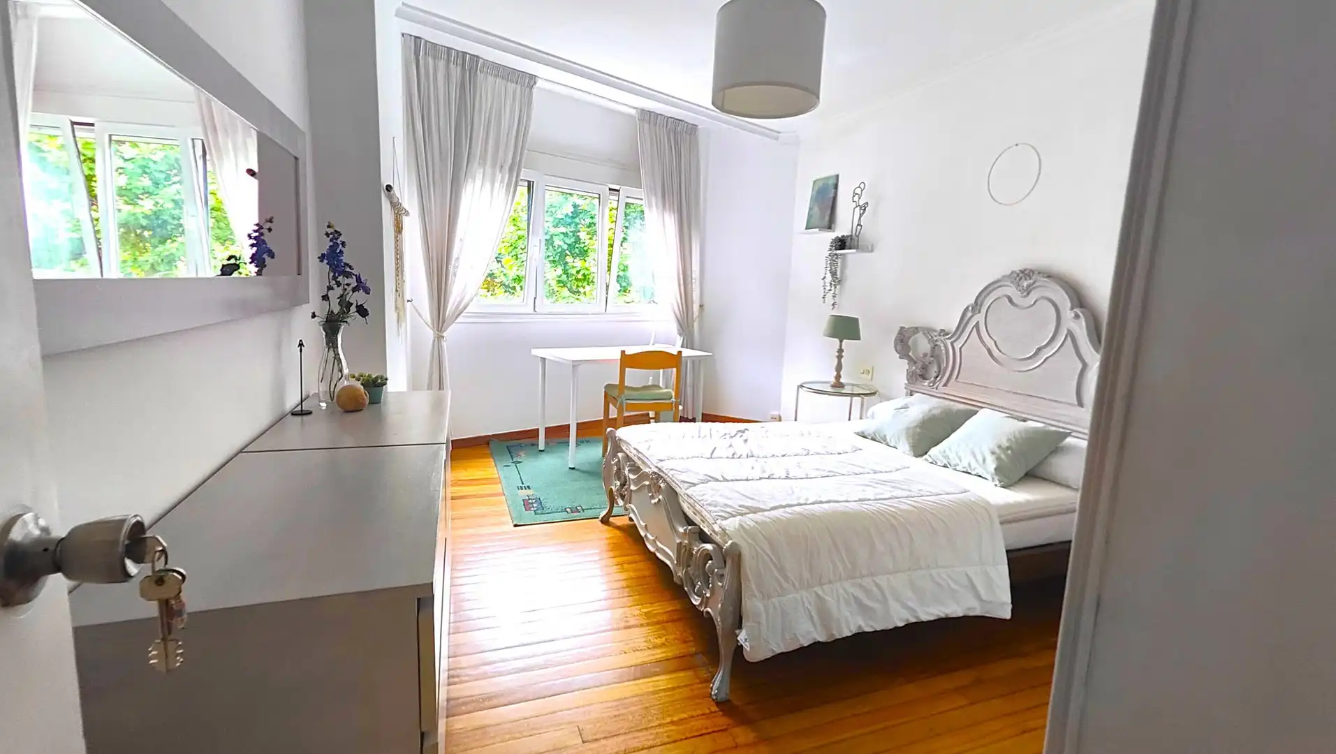 Habitación de Piso en venta en Santiago de Compostela  con Trastero y Amueblado