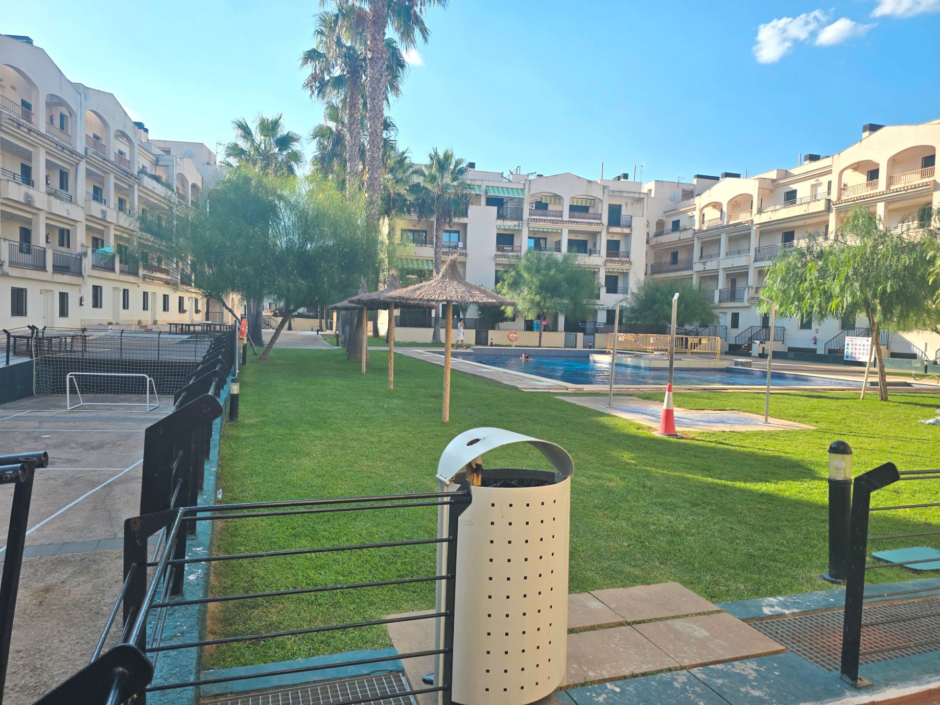 Vista exterior de Apartament en venda en Mont-roig del Camp amb Aire condicionat, Terrassa i Traster