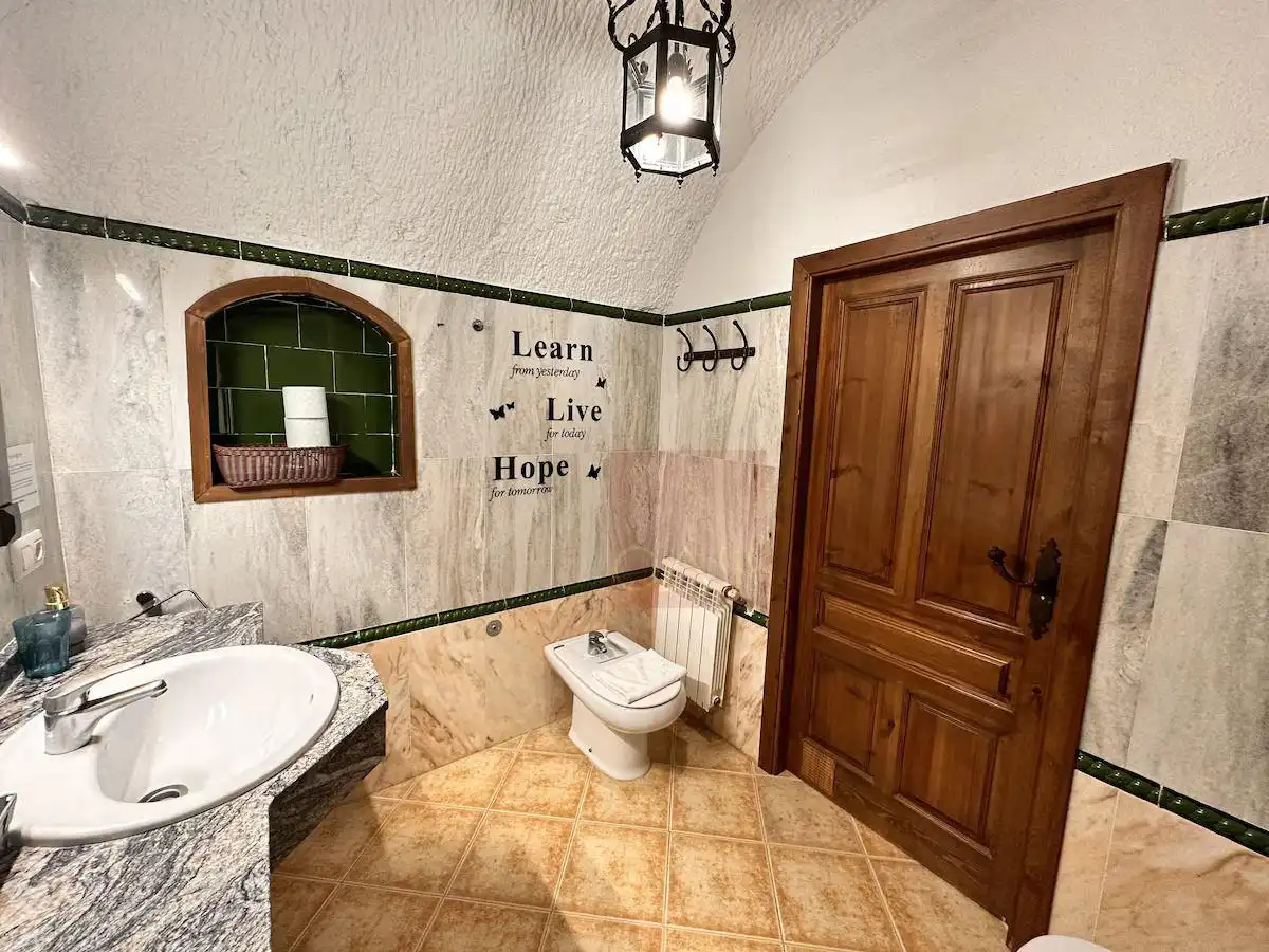 Baño de Finca rústica en venta en Benalúa, Granada