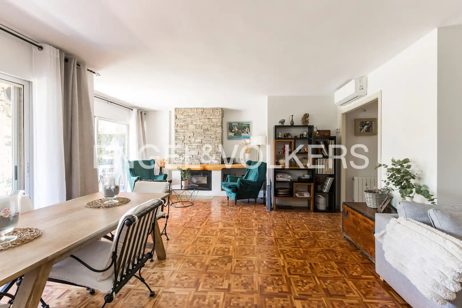 Vista exterior de Piso en venta en Villanueva de la Cañada con Calefacción, Terraza y Trastero
