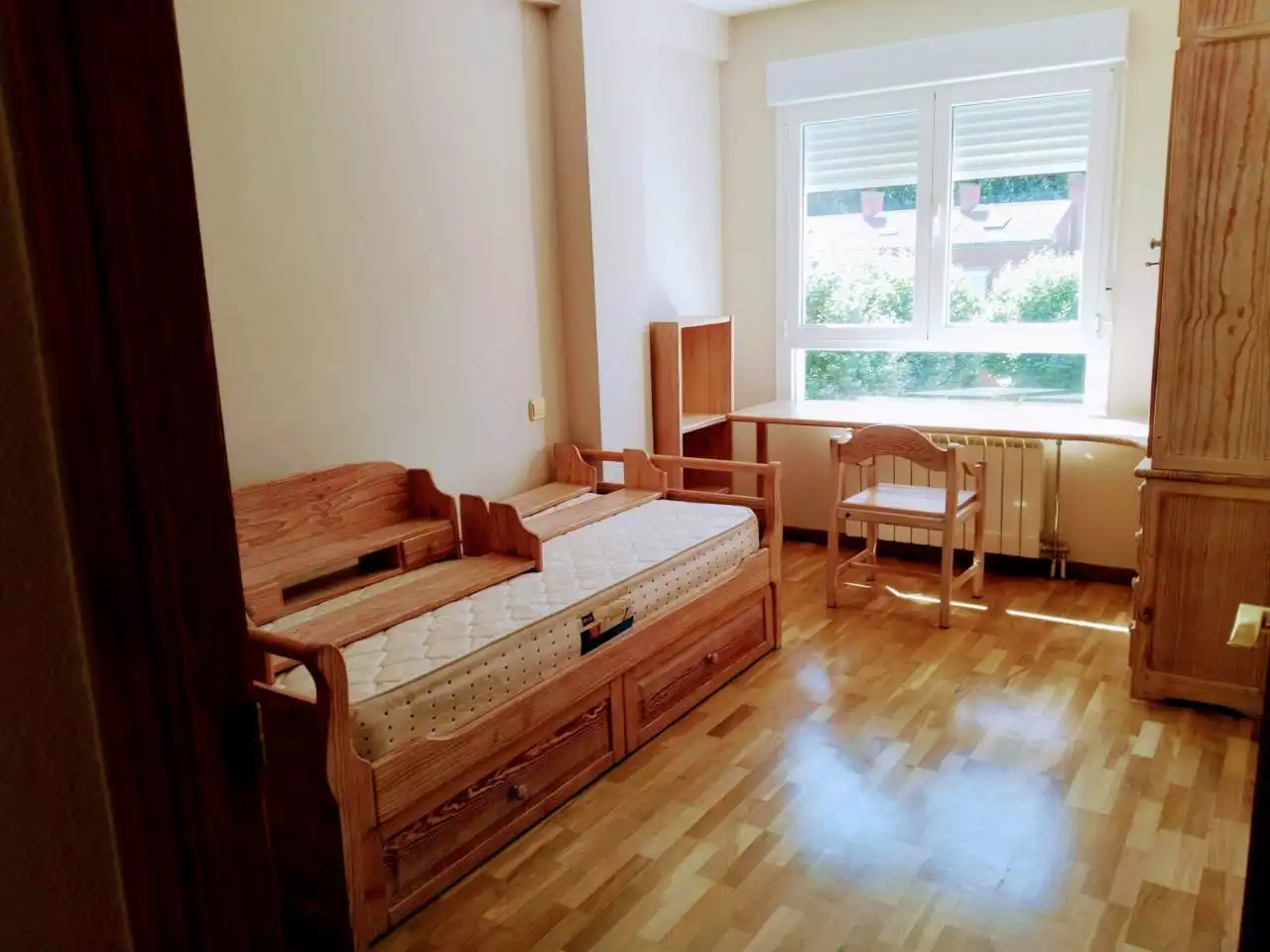 Habitación de Dúplex de alquiler en Burgos con Calefacción, Parquet y Amueblado