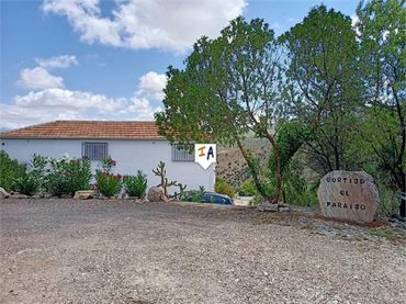 Casa rústica en venda a Iznájar