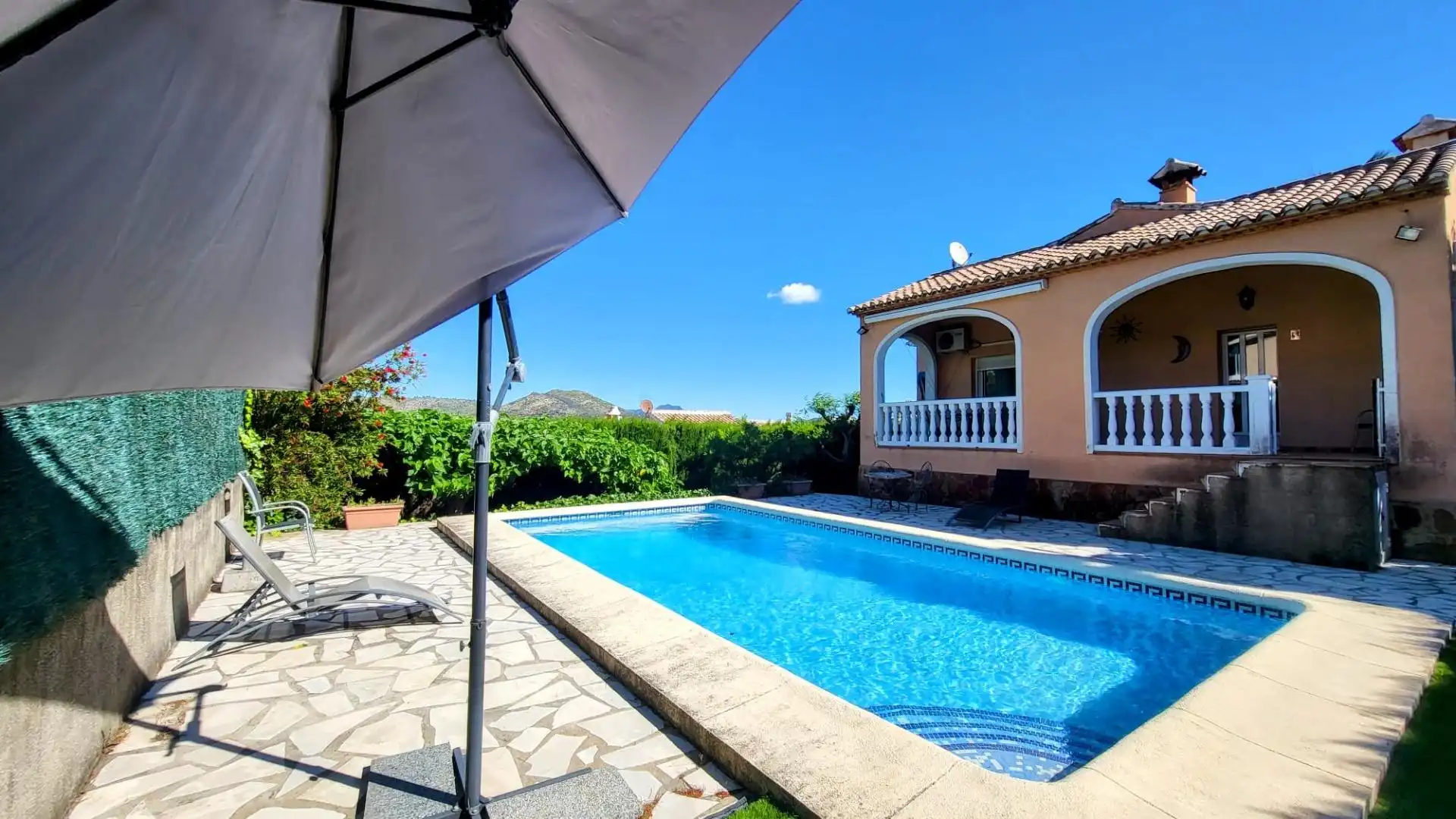 Piscina de Casa o chalet en venta en Ador con Aire acondicionado, Calefacción y Jardín privado